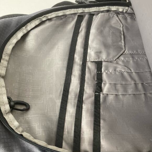 OGIO Prospect Tech Vault LPS Backpack Laptop Airflow Black Travel Bag (Repaired) - Picture 9 of 16